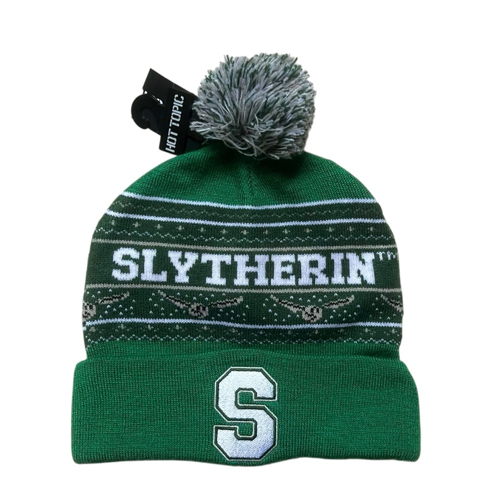NWT HARRY POTTER SLYTHERIN POM POM BEANIE FROM HOT TOPIC
